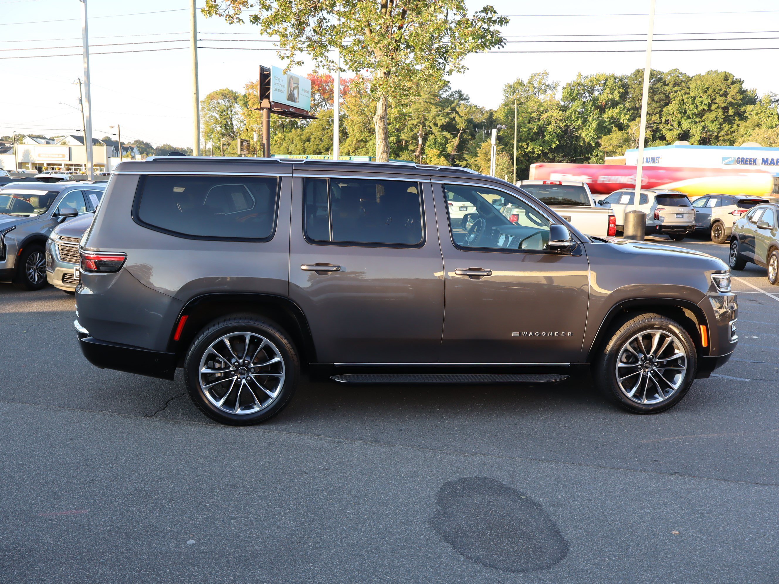 Used 2024 Jeep Wagoneer Series II w/ Convenience Group I AWD/4WD image 11
