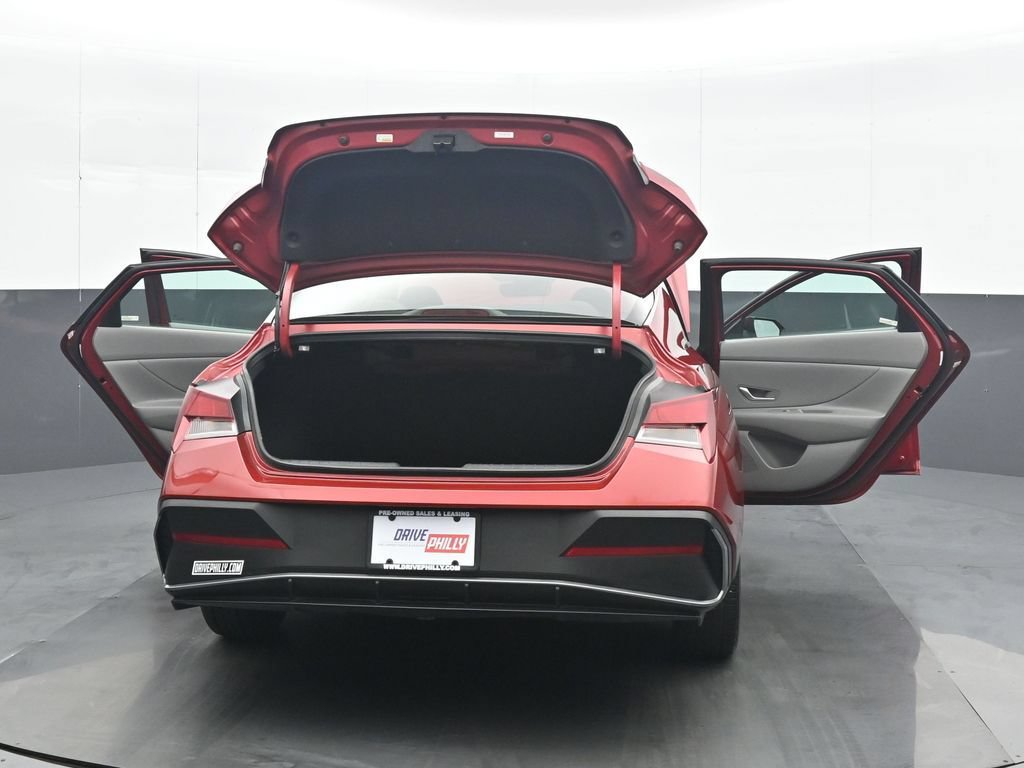 Used 2024 Hyundai Elantra SEL FWD image 35