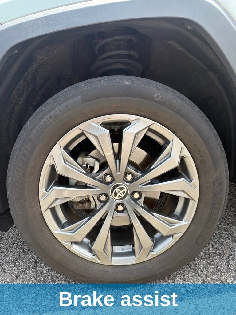 Used 2022 Toyota RAV4 XLE Premium AWD/4WD image 16