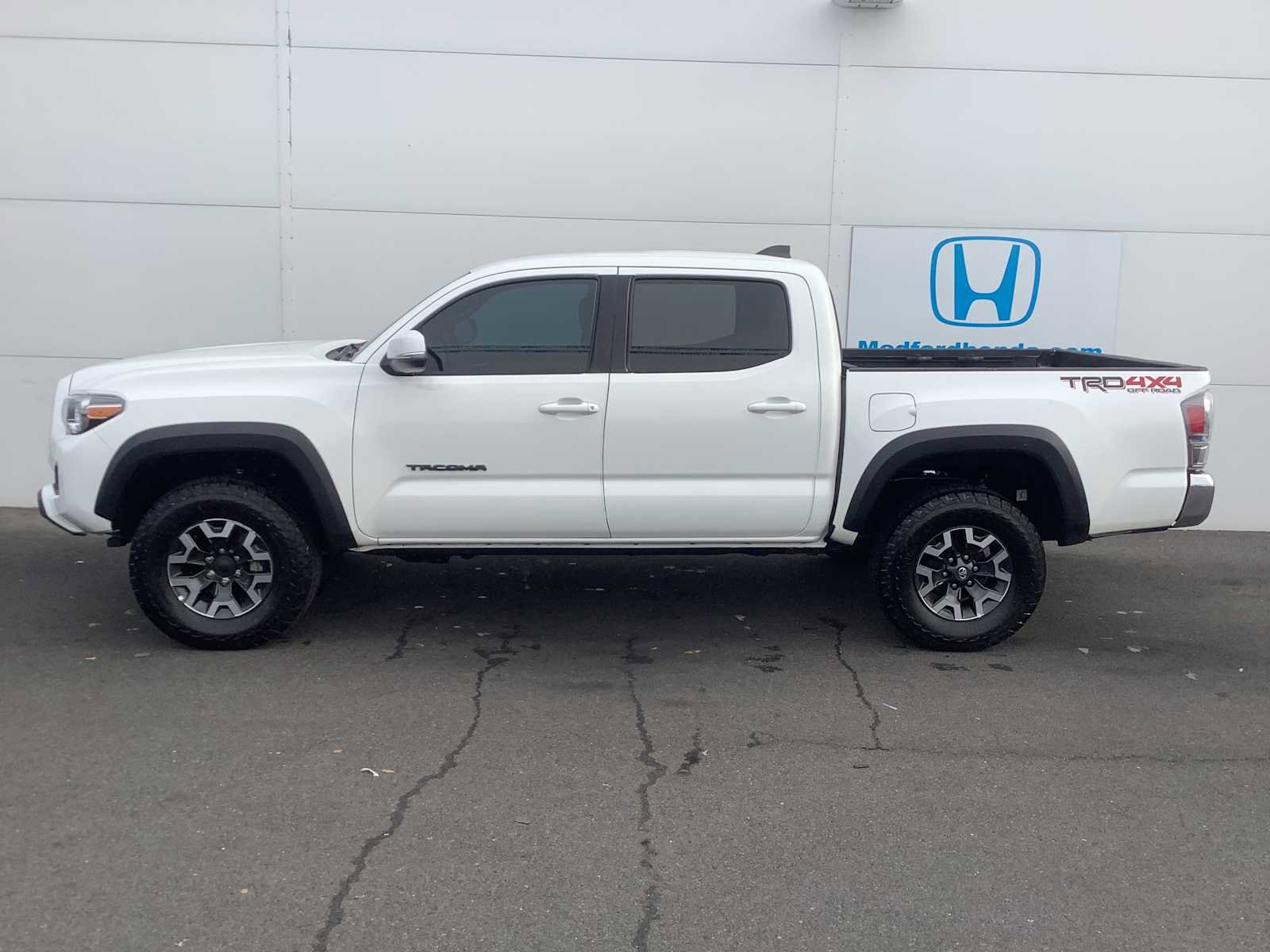 Used 2023 Toyota Tacoma TRD Off-Road image 3
