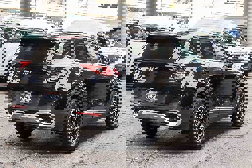 Used 2024 Kia Sportage LX image 4