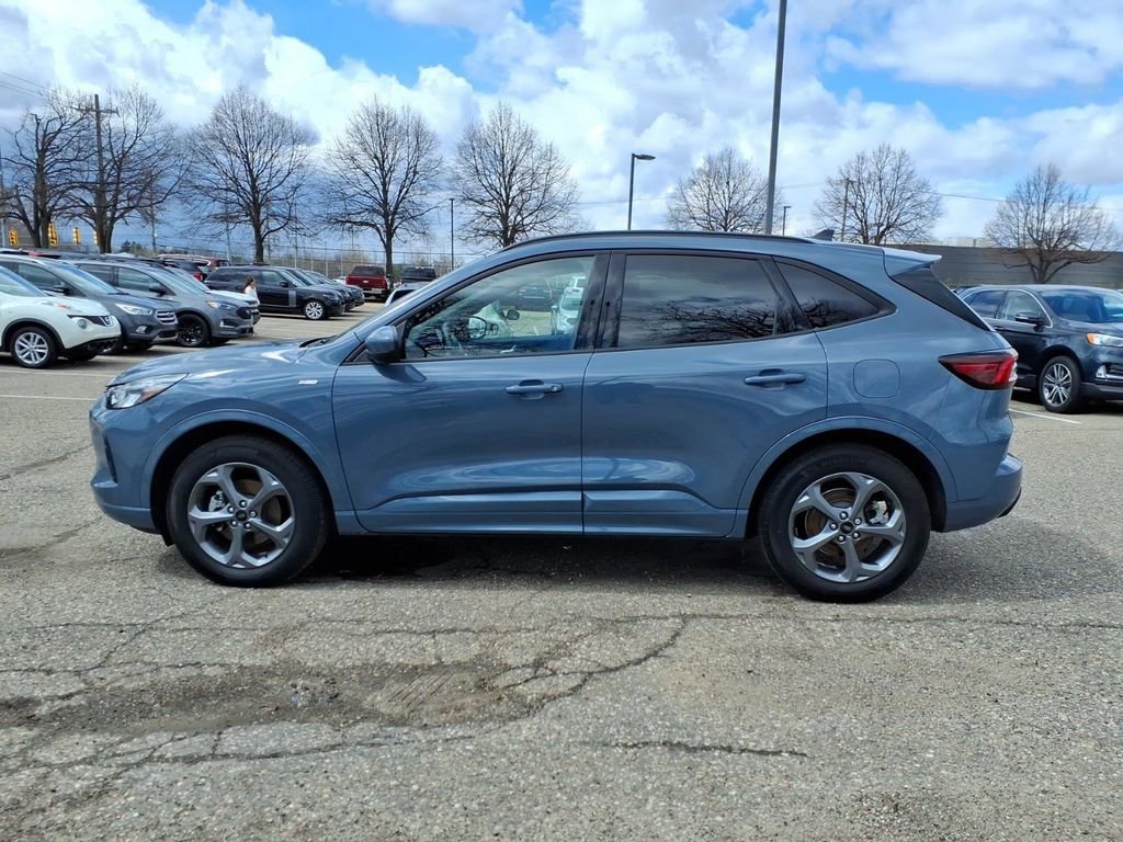 Used 2023 Ford Escape ST-Line Select w/ Tech Pack #2 image 2