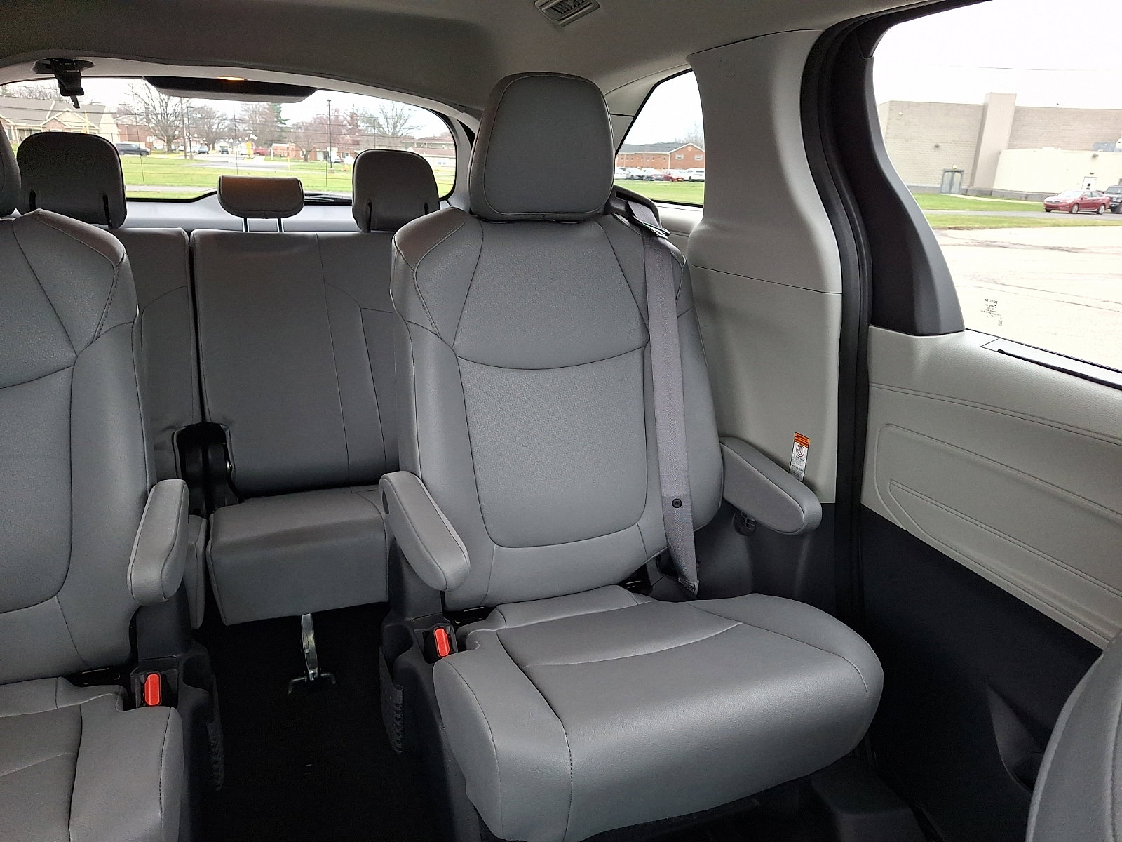 Used 2023 Toyota Sienna XLE AWD/4WD image 20