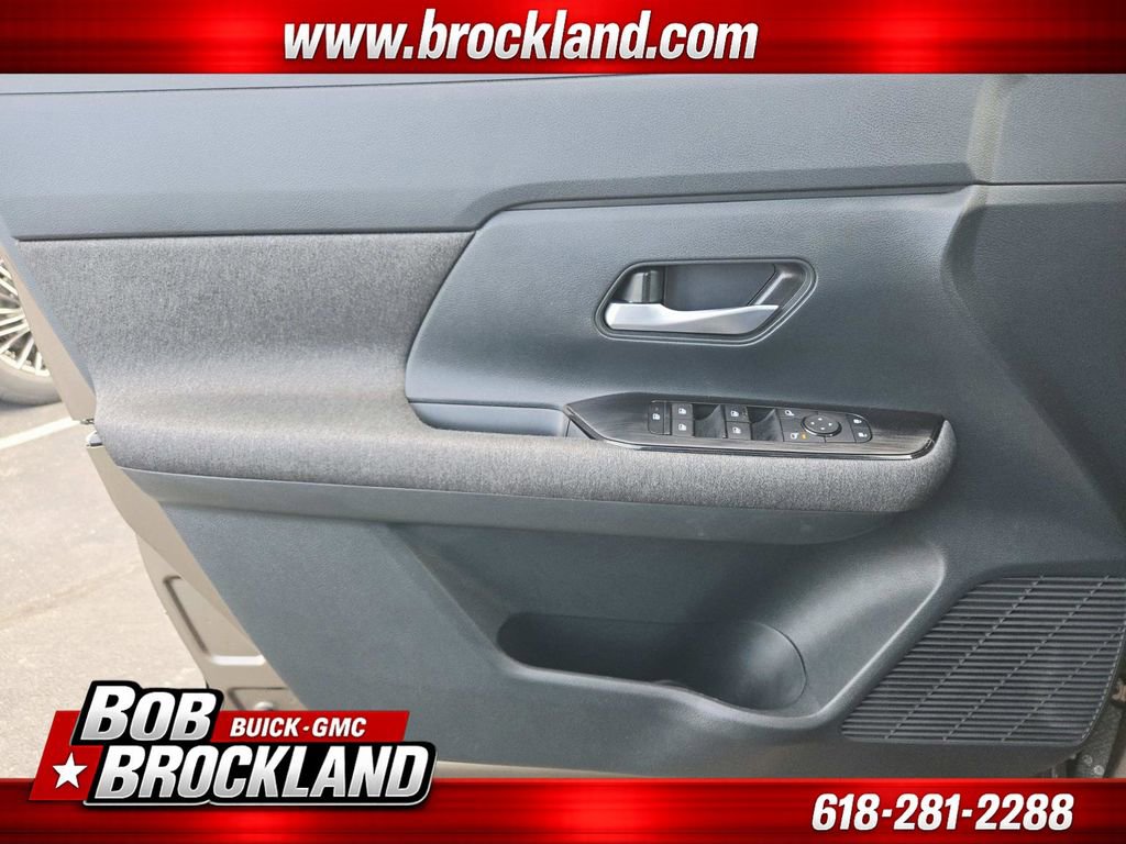 Used 2025 Nissan Kicks SV w/ Charging Package image 31