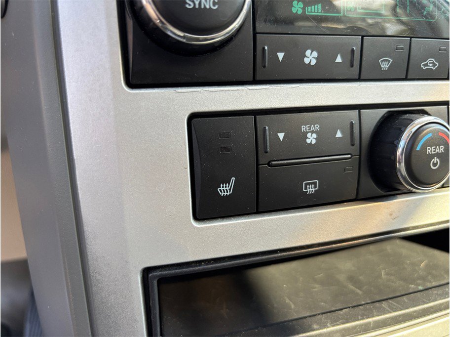 Used 2010 Chrysler Town & Country Limited image 30