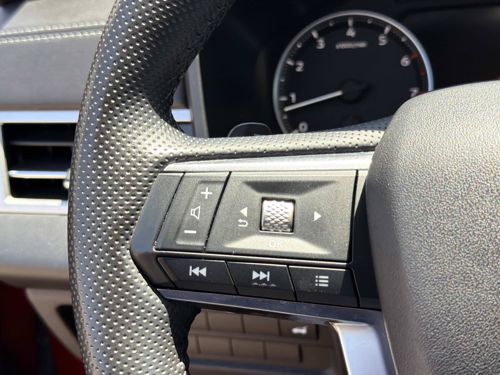 Used 2025 Mitsubishi Outlander SE FWD image 18