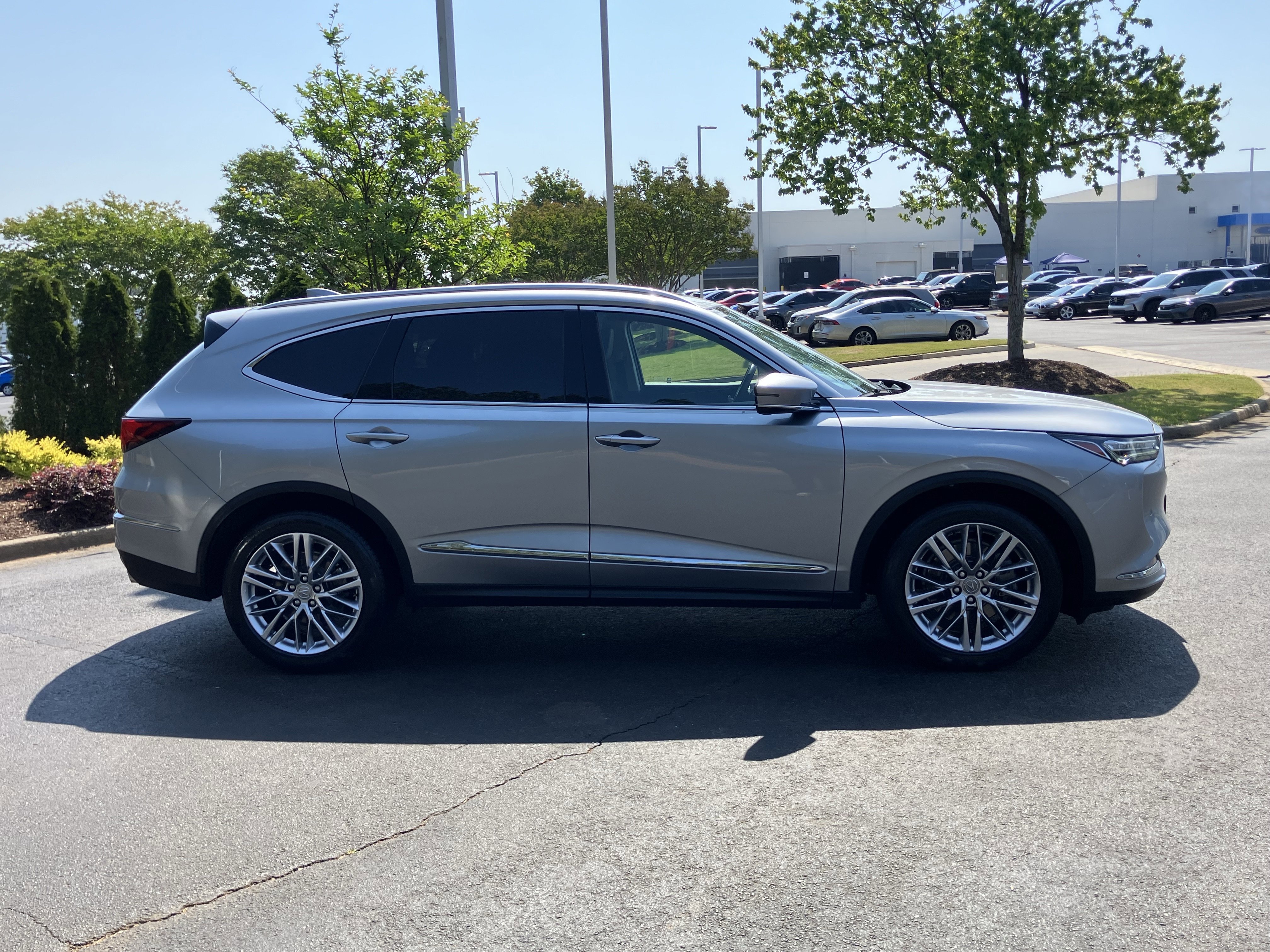 Used 2023 Acura MDX SH-AWD w/ Advance Package image 11