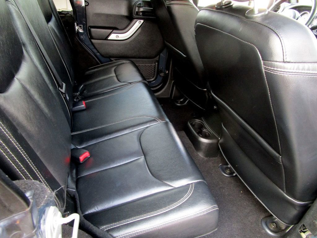 Used 2018 Jeep Wrangler Unlimited Sahara w/ Connectivity Group image 17