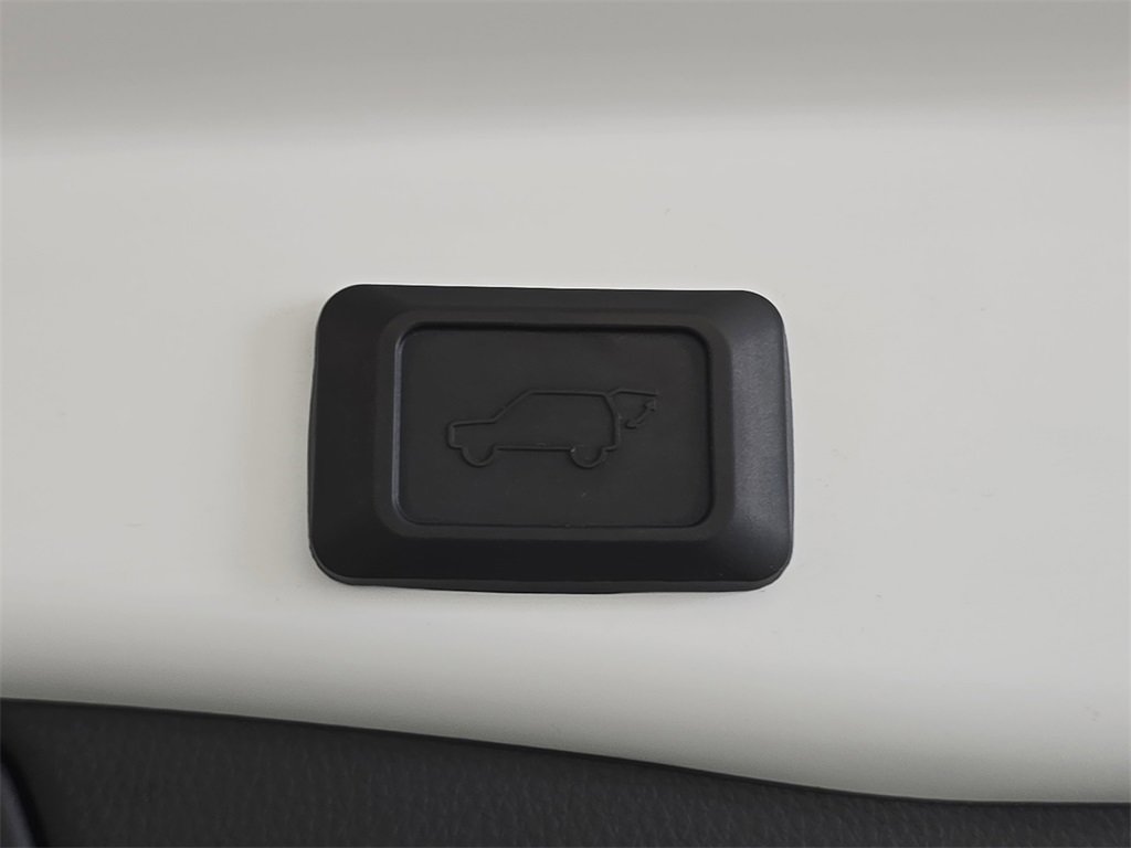 Used 2021 Toyota RAV4 SE image 30