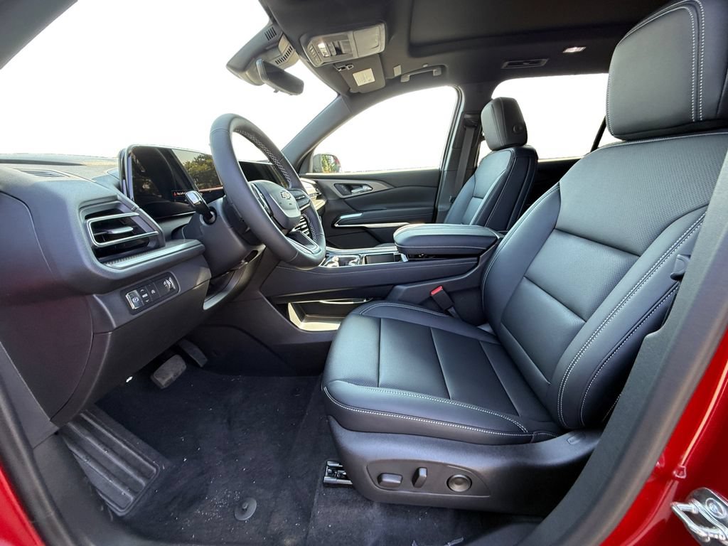 New 2026 Chevrolet Traverse LT w/ Sun and Wheel Package FWD image 9