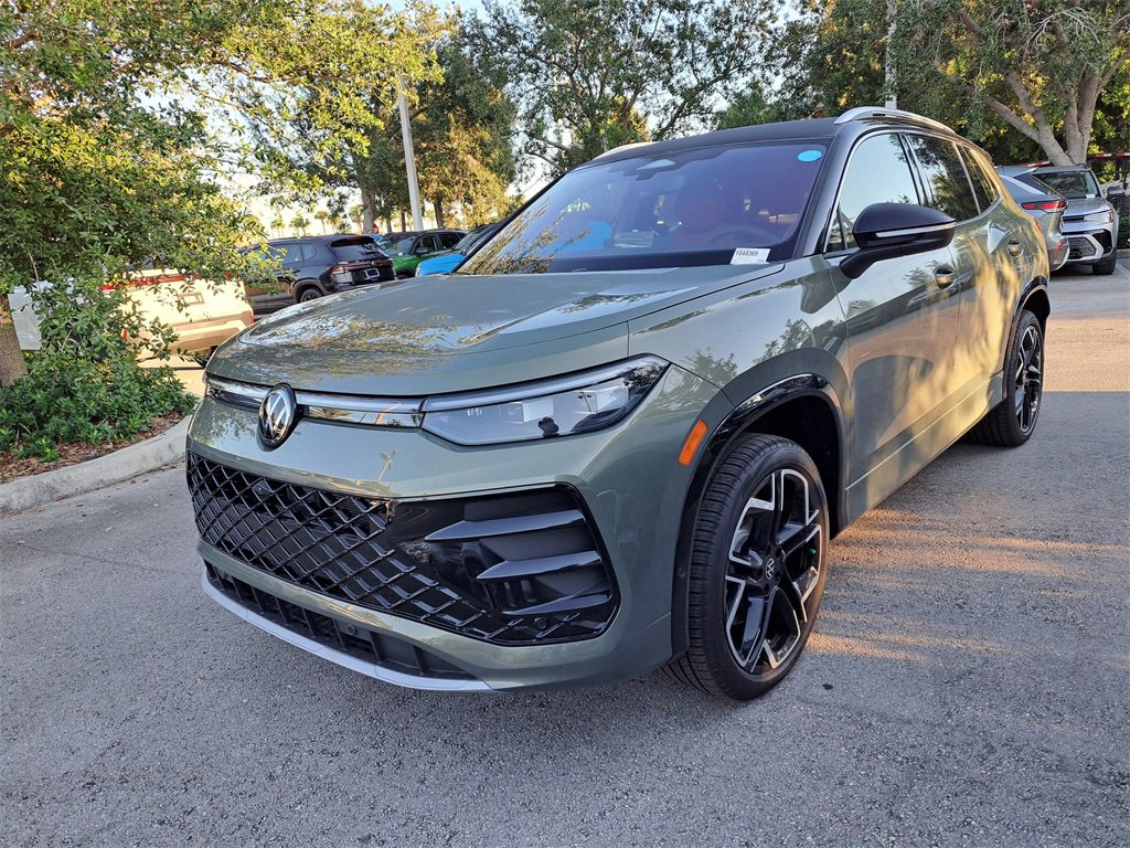 New 2026 Volkswagen Tiguan SEL R-Line image 3