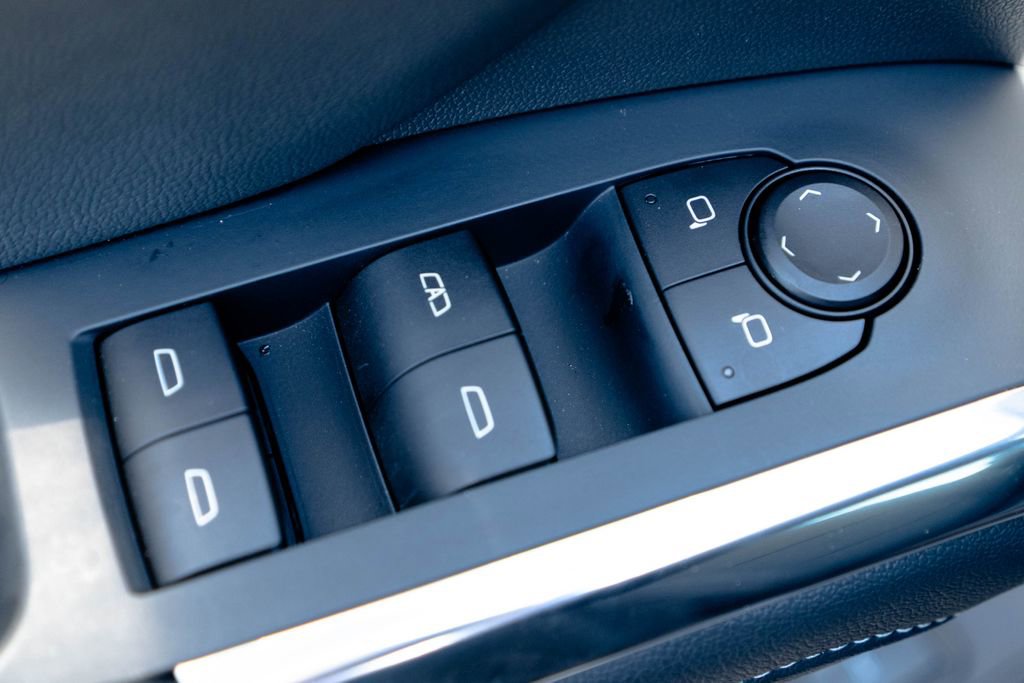 Used 2025 Chevrolet Traverse LT image 18