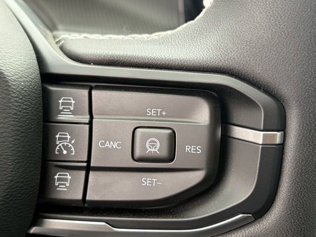 New 2026 Jeep Cherokee Overland image 40