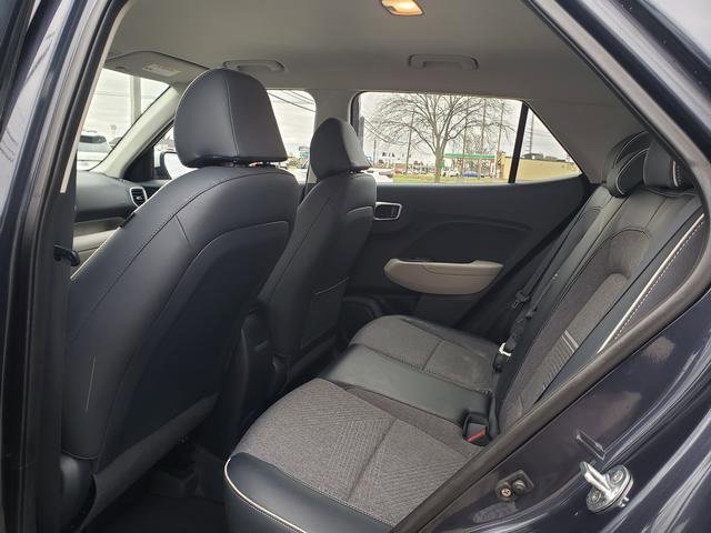 Used 2022 Hyundai Venue Limited image 13