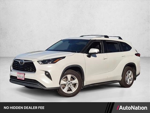 Used 2022 Toyota Highlander LE