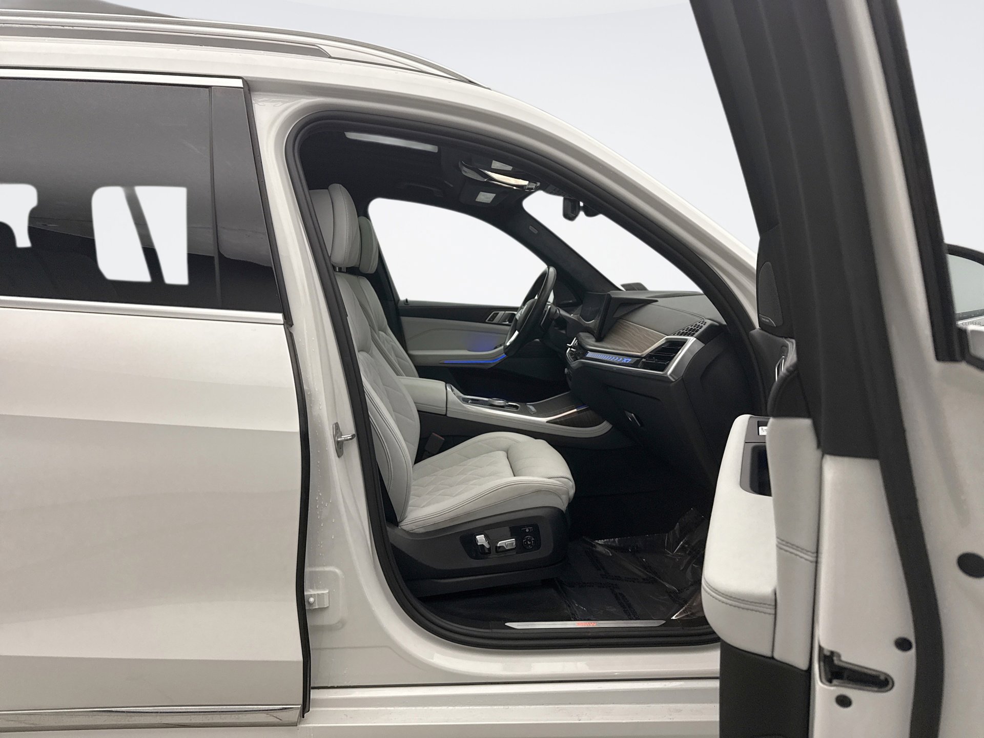 Used 2024 BMW X7 xDrive40i w/ Executive Package image 19