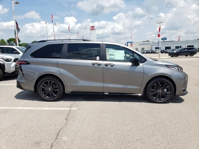 New 2026 Toyota Sienna XSE FWD image 4