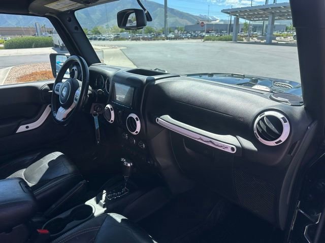Used 2015 Jeep Wrangler Unlimited Sahara AWD/4WD image 19