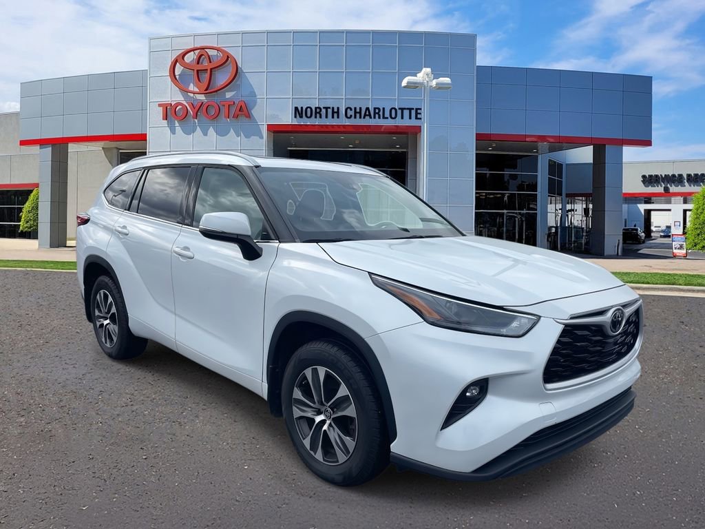 Used 2022 Toyota Highlander XLE