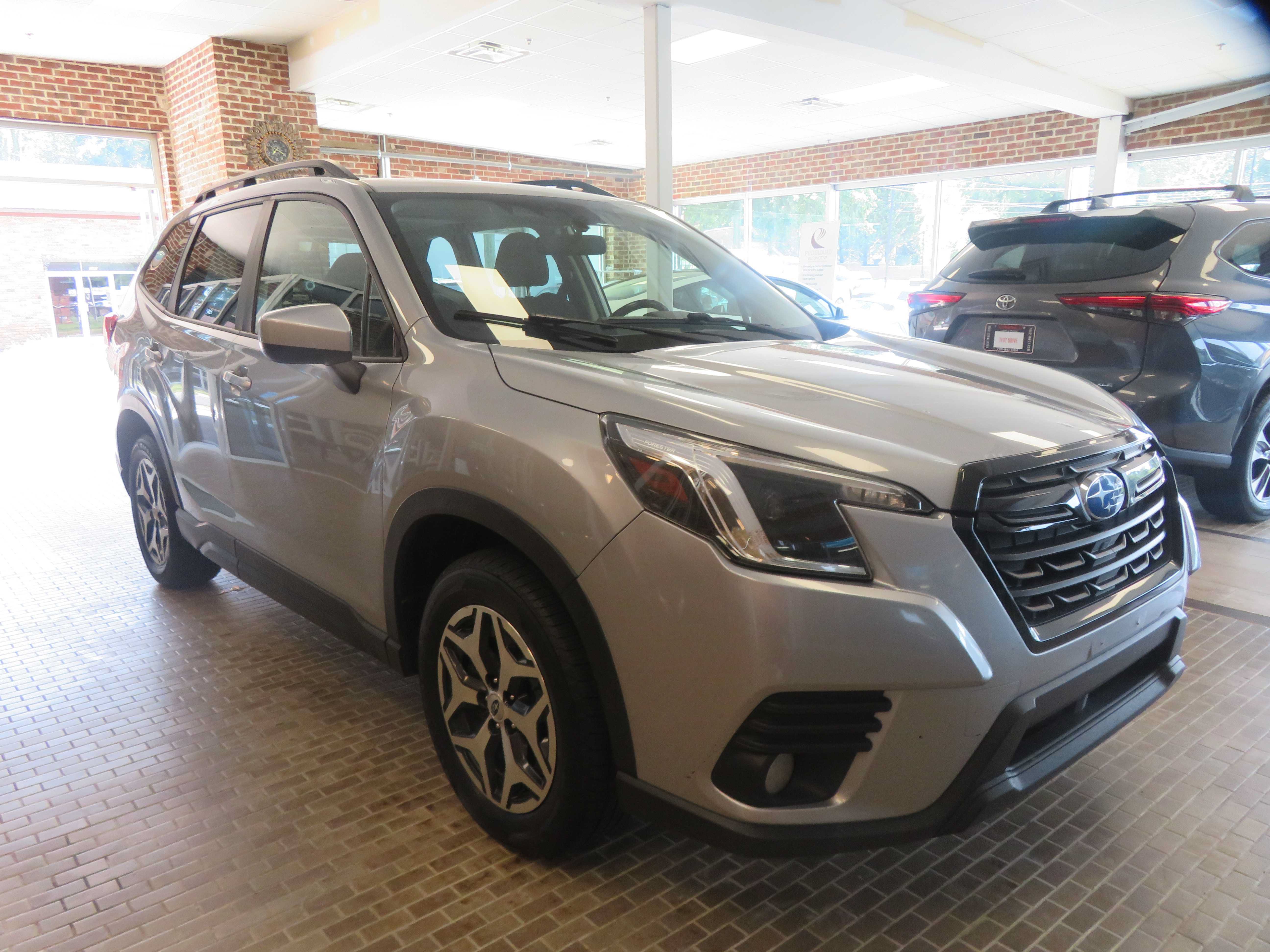 Used 2023 Subaru Forester Premium AWD/4WD image 3