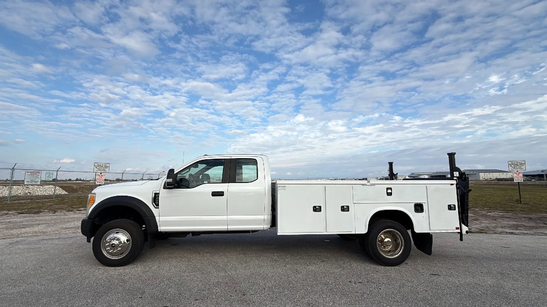 Used 2017 Ford F450 XL w/ Power Equipment Group image 2