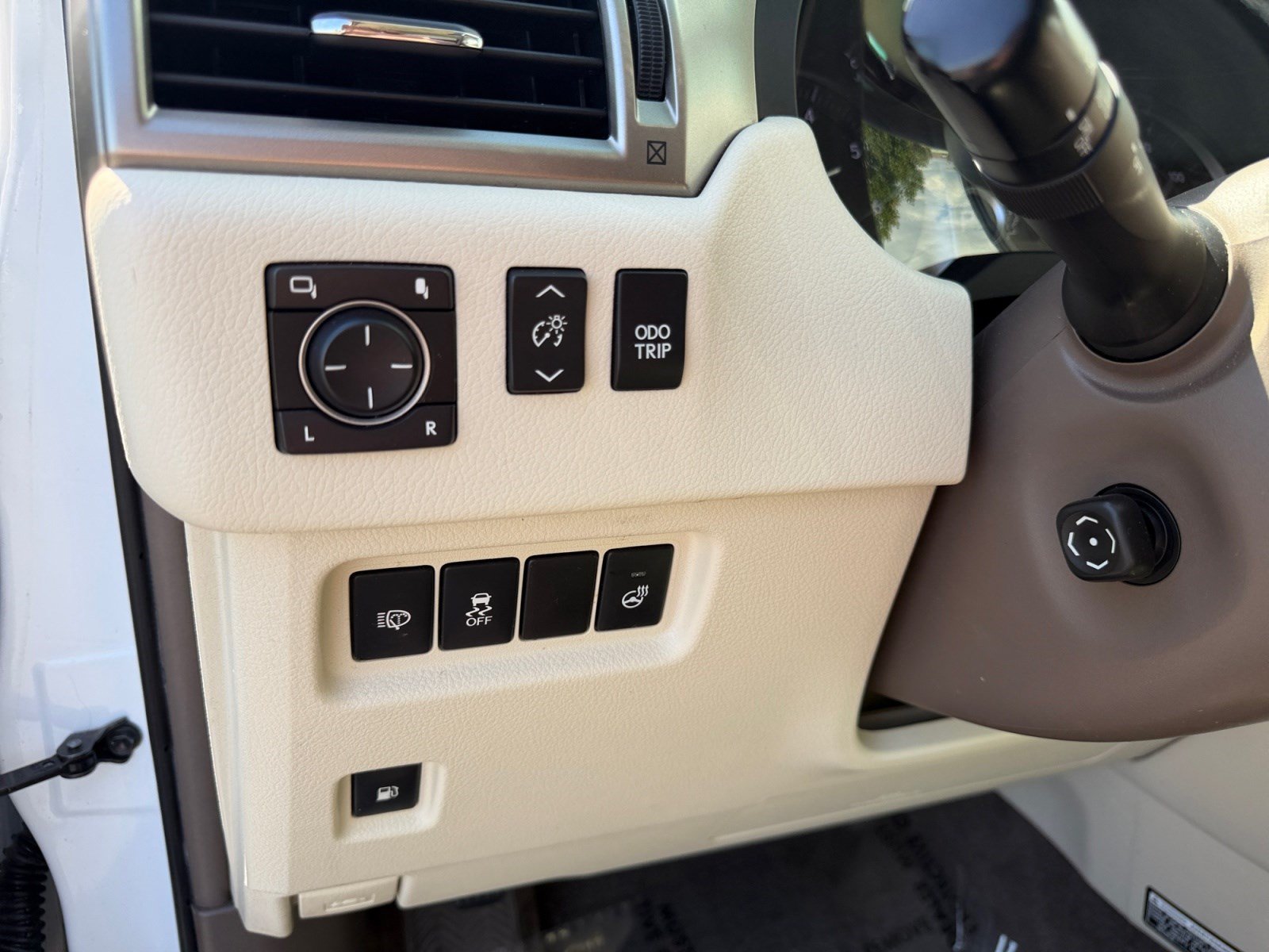 Used 2016 Lexus GX 460 Luxury w/ Preferred Accessory Package AWD/4WD image 11