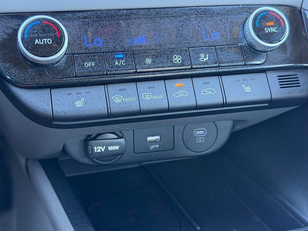 Used 2025 Hyundai Elantra SEL FWD image 21