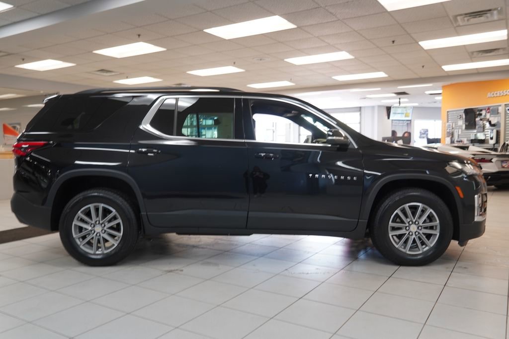Used 2023 Chevrolet Traverse LT image 13