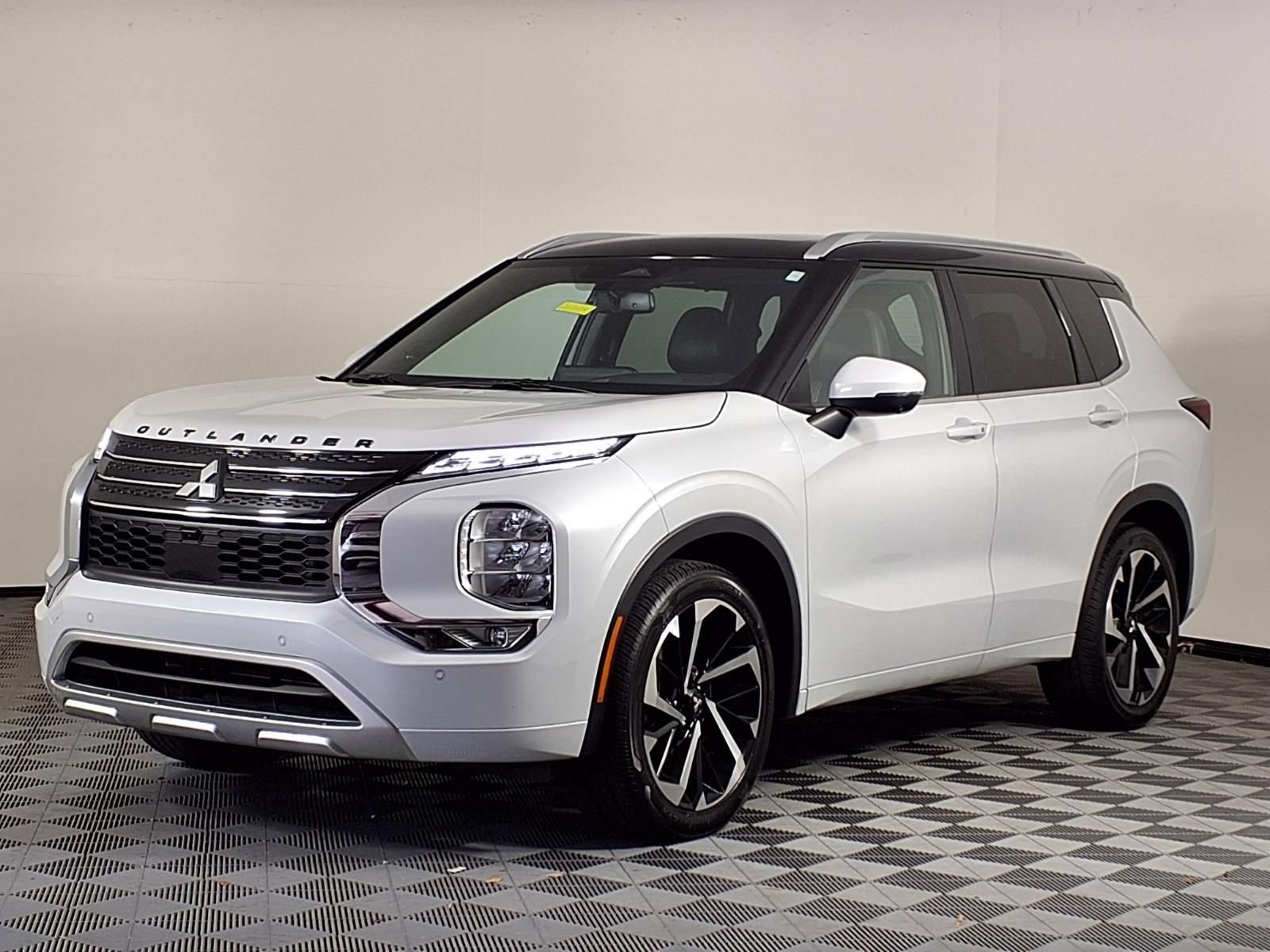 Used 2024 Mitsubishi Outlander SEL FWD image 3