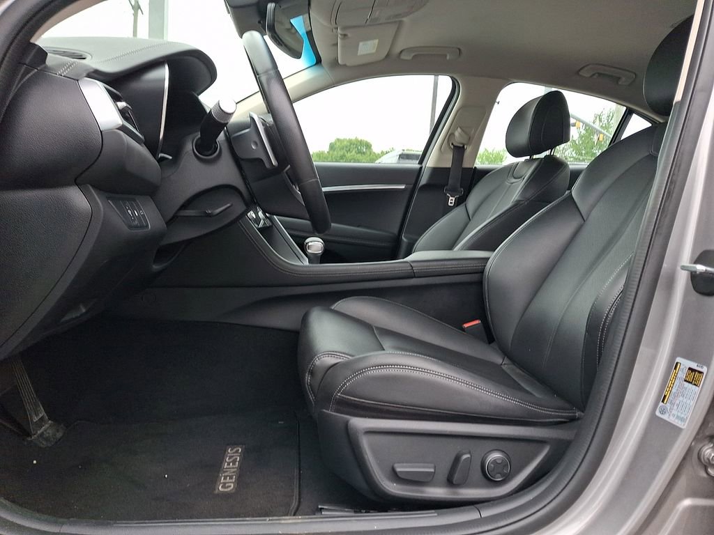 Used 2025 Genesis G70 2.5T AWD/4WD image 13