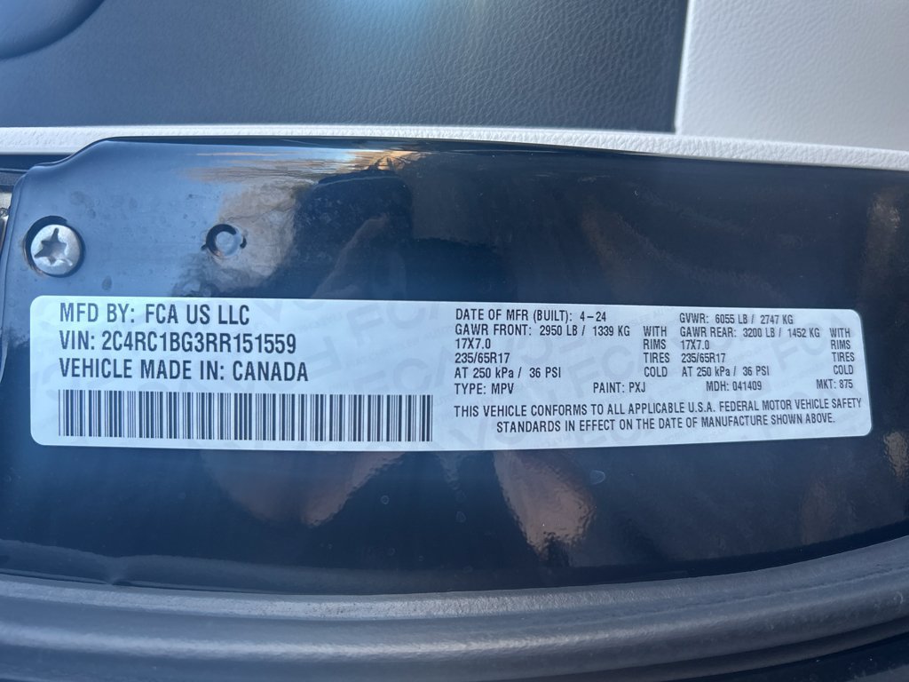 Used 2024 Chrysler Pacifica Touring-L FWD image 29