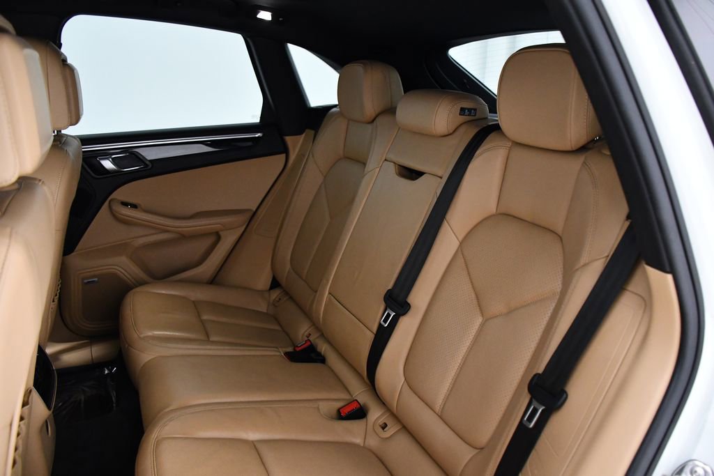 Used 2018 Porsche Macan AWD/4WD image 21