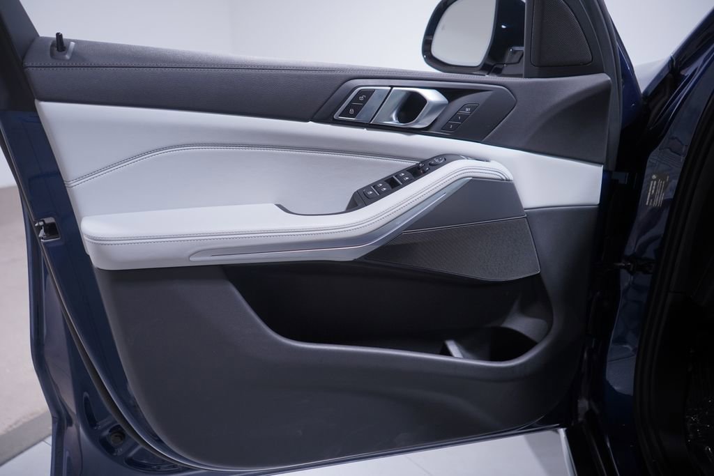 Used 2023 BMW X5 sDrive40i w/ Parking Assistance Package image 16