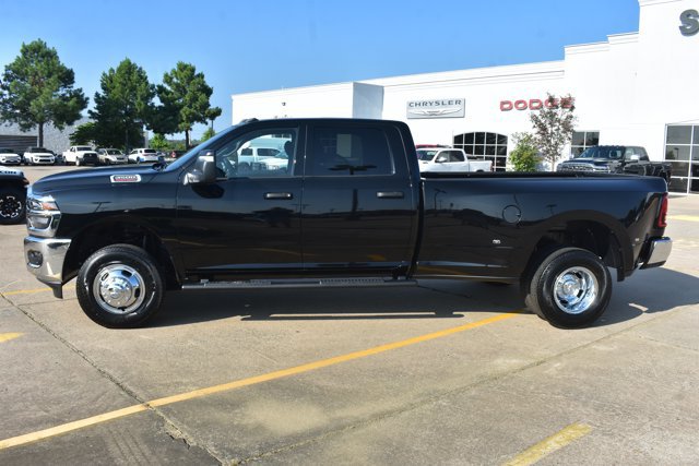 New 2026 RAM 3500 Tradesman AWD/4WD image 9