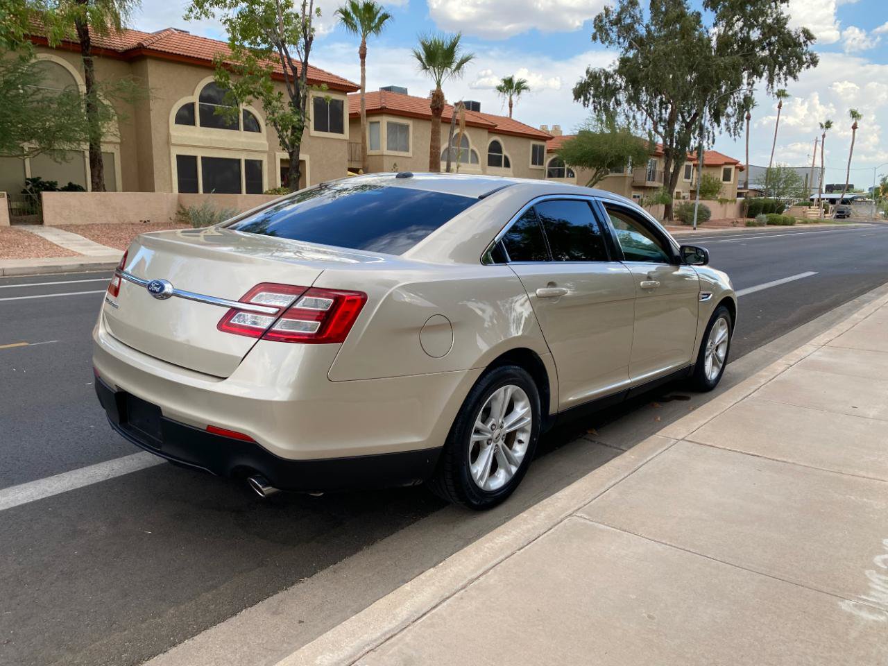 Used 2018 Ford Taurus SE FWD image 7