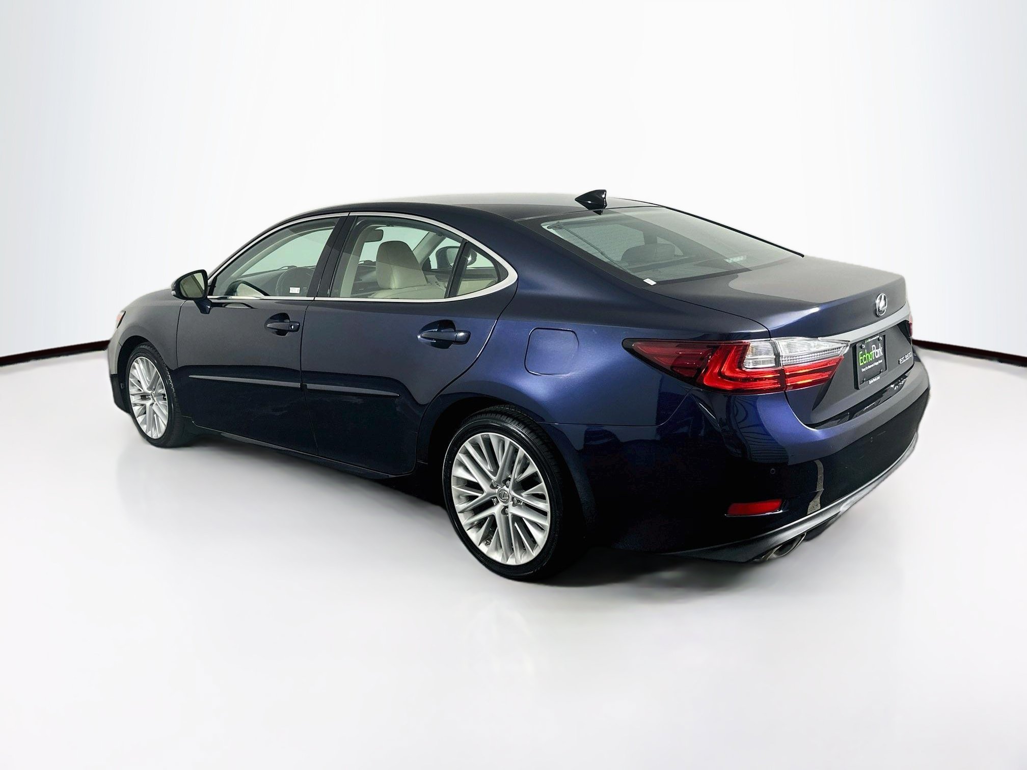 Used 2016 Lexus ES 350 w/ Ultra Luxury Package FWD image 5