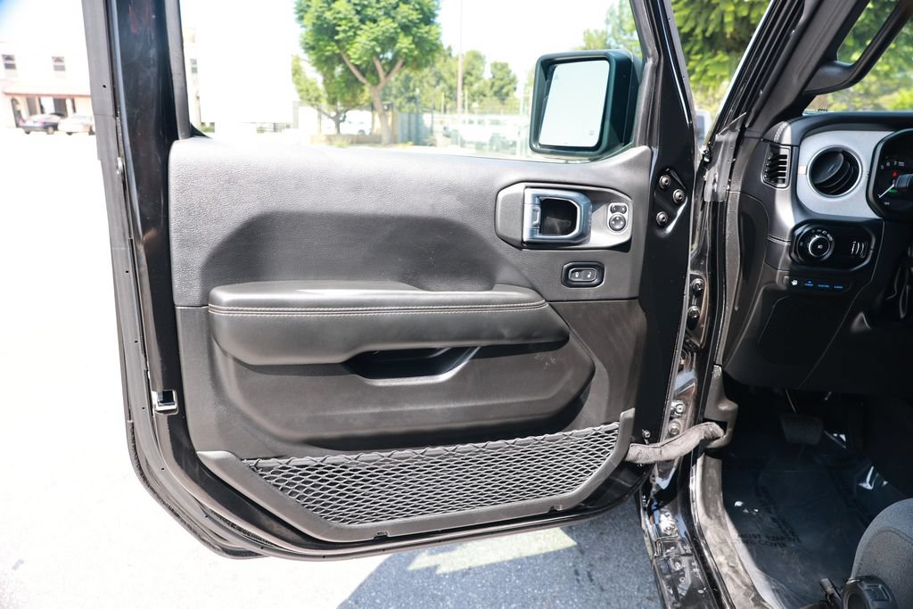 Used 2025 Jeep Wrangler Unlimited Sahara w/ Safety Group AWD/4WD image 17