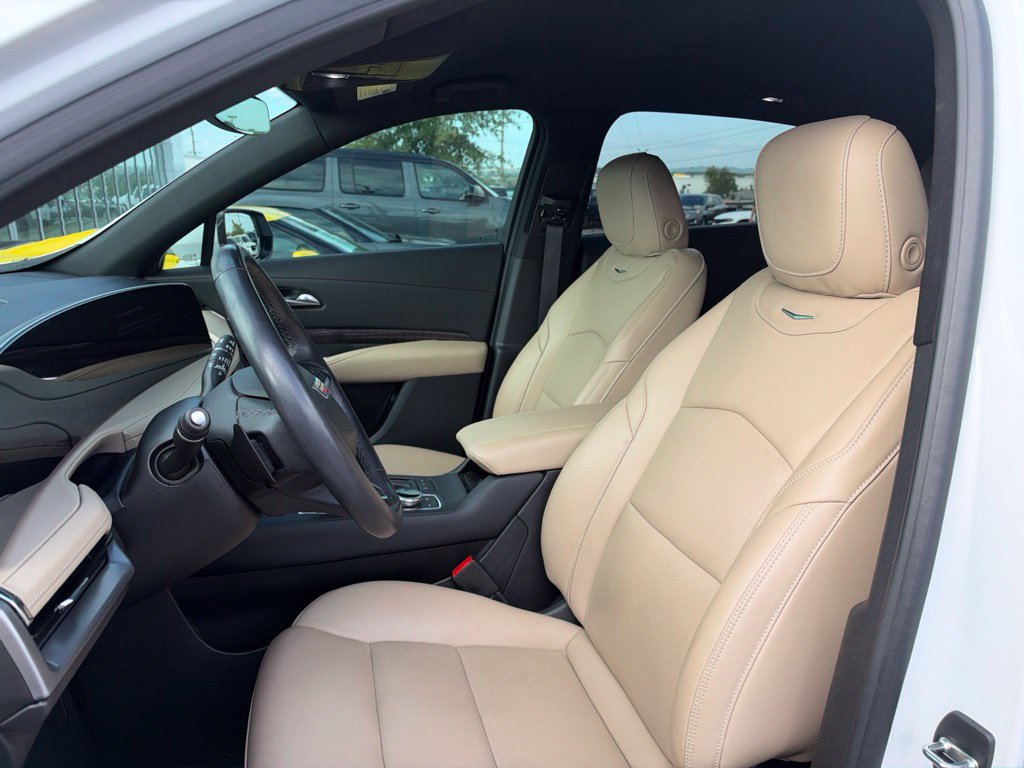 Used 2024 Cadillac XT4 Premium Luxury FWD image 13