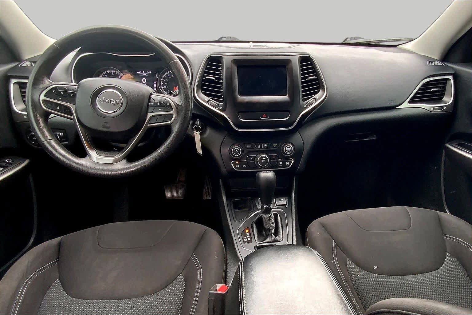 Used 2019 Jeep Cherokee Latitude w/ Popular Appearance Group FWD image 16