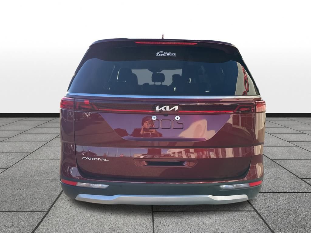 Used 2024 Kia Carnival LX image 4