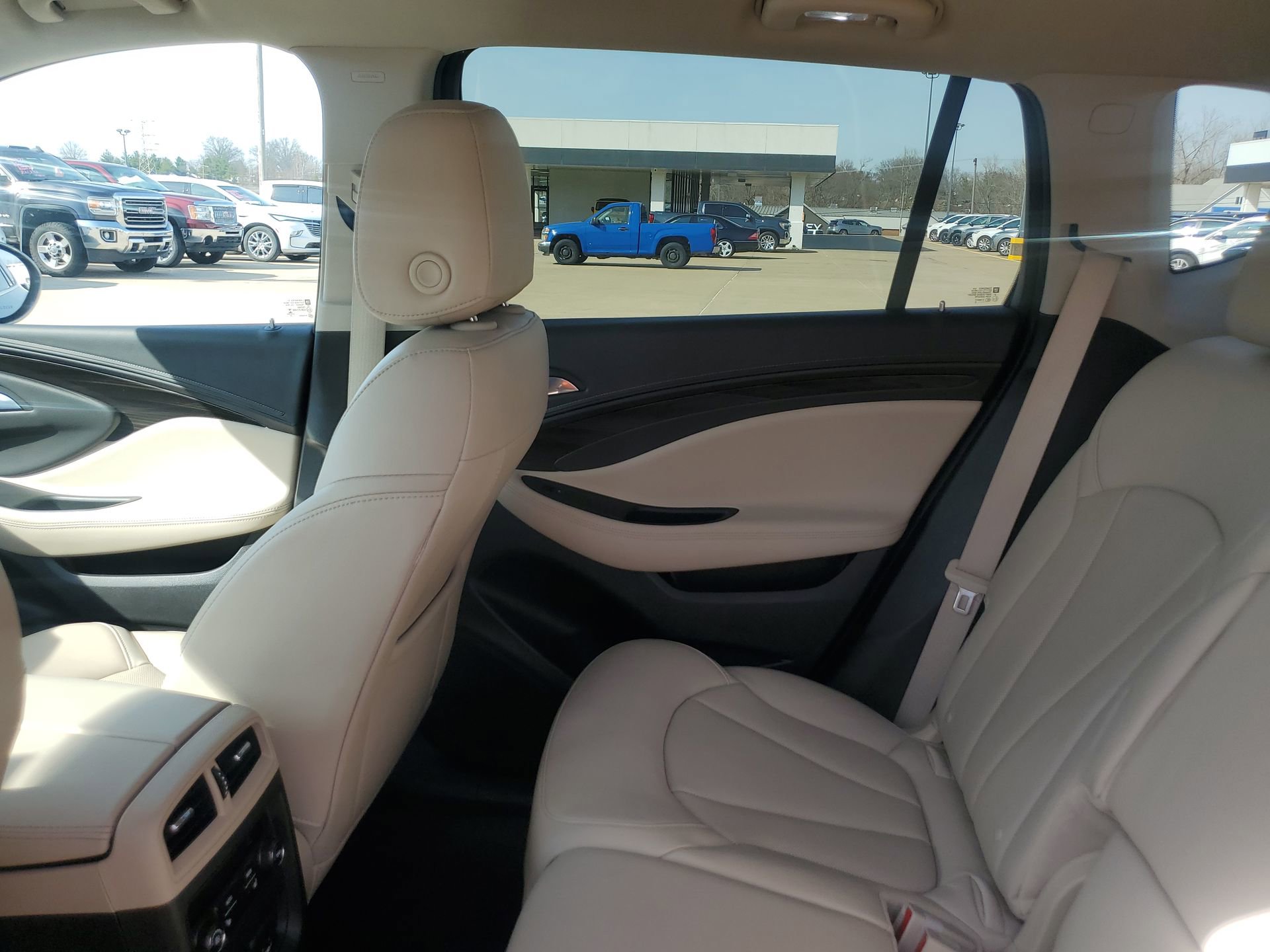 Used 2020 Buick Envision Premium image 31
