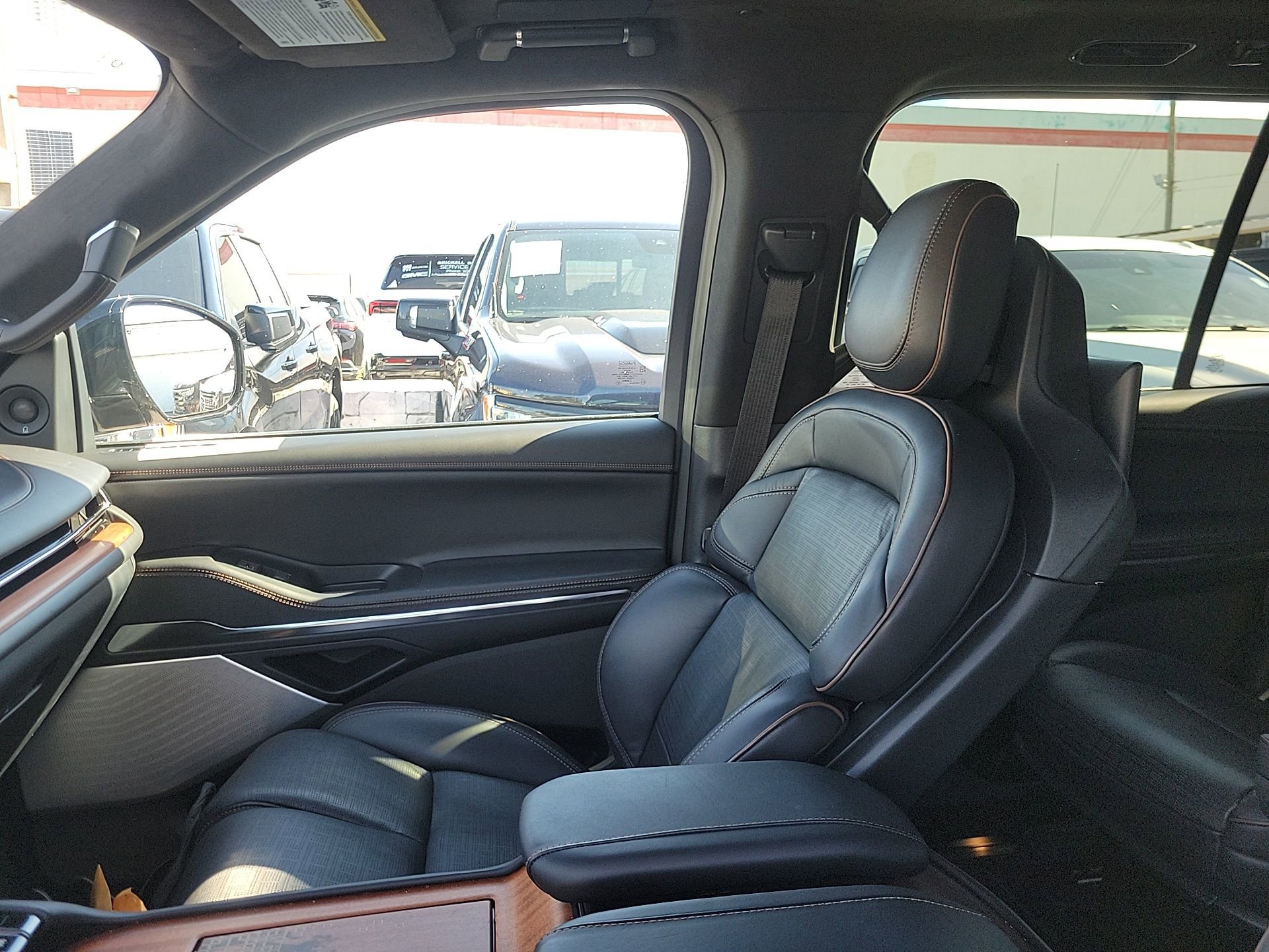 Used 2025 Lincoln Navigator Black Label image 31