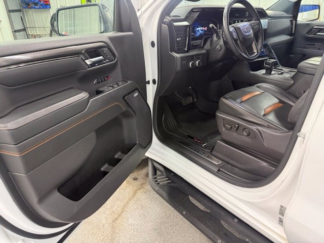 Used 2024 GMC Sierra 1500 AT4 w/ Technology Package AWD/4WD image 14