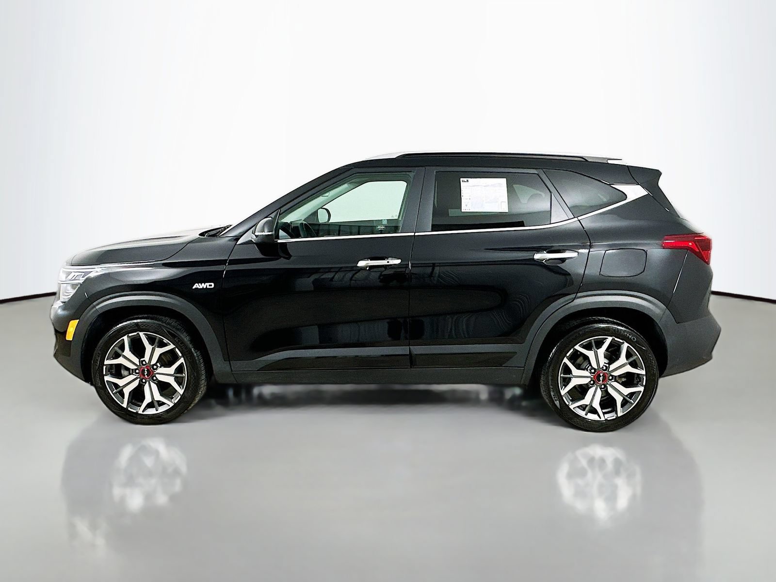 Used 2023 Kia Seltos SX w/ SX Sunroof Package AWD/4WD image 8