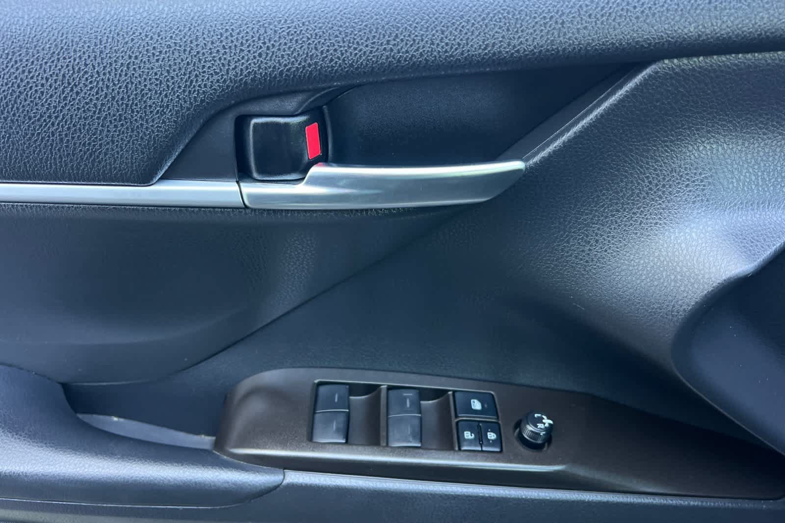 Used 2022 Toyota Camry SE w/ Cold Weather Package FWD image 13