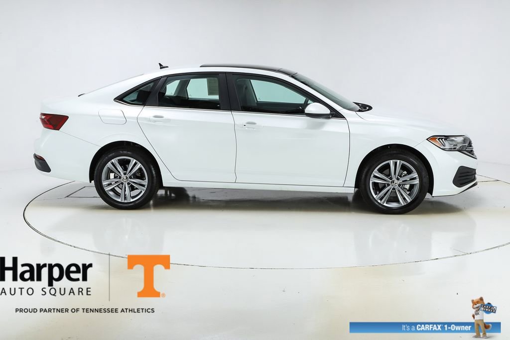 Used 2024 Volkswagen Jetta SE w/ Panoramic Sunroof Package image 10