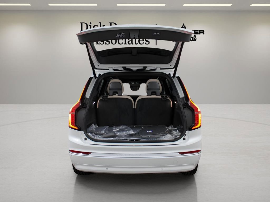 New 2026 Volvo XC90 B5 Core w/ Protection Package Premier image 15