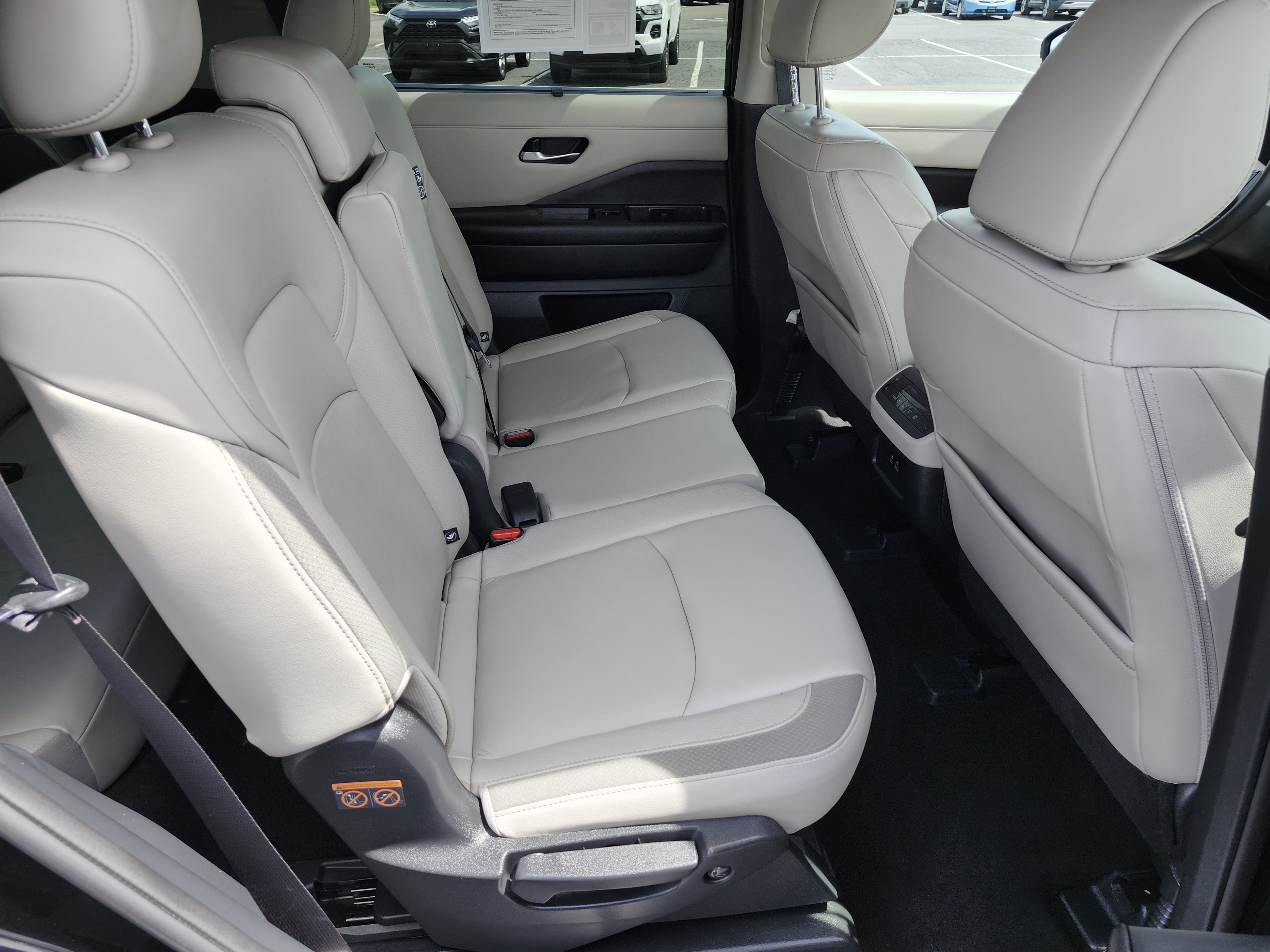 Used 2023 Nissan Pathfinder SL AWD/4WD image 19