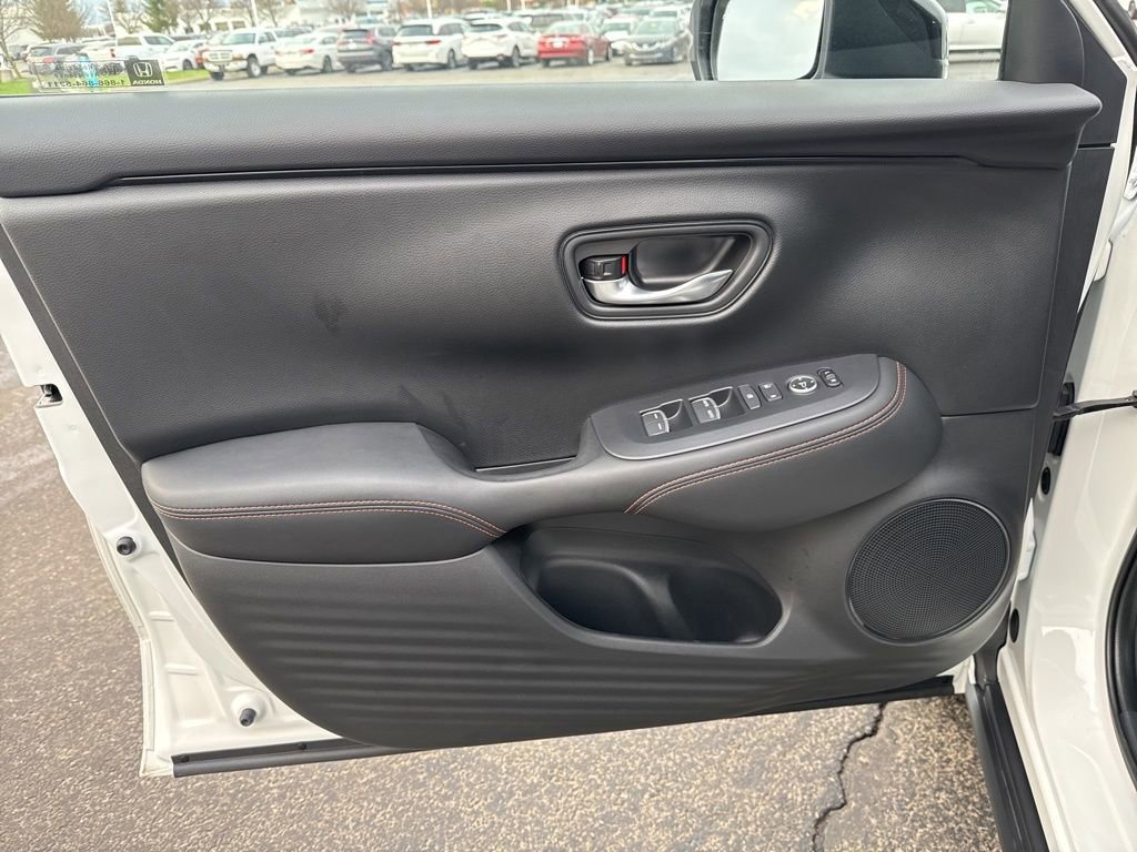 Certified 2025 Honda HR-V Sport image 29
