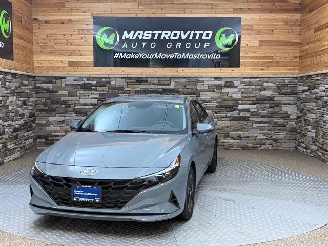 Used 2023 Hyundai Elantra SEL FWD video 2